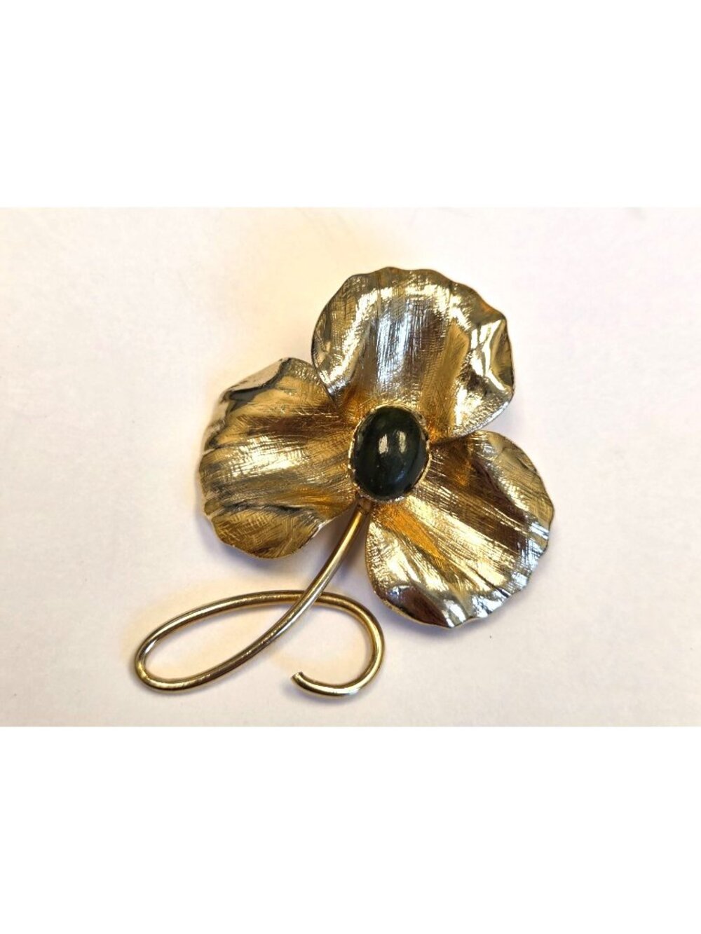 Vintage Gold Tone Clover Leaf Brooch With Green Center Stone